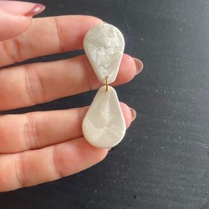 ❣️sold❣️ Beautiful sparkly white earrings